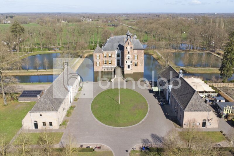 Kasteel-Cannenbruch-drone