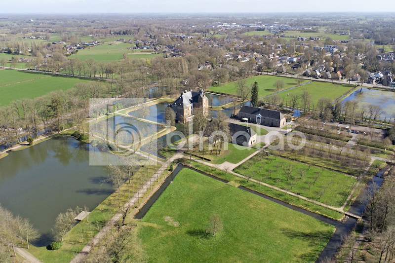 Kasteel-Cannenburch-drone-3-1