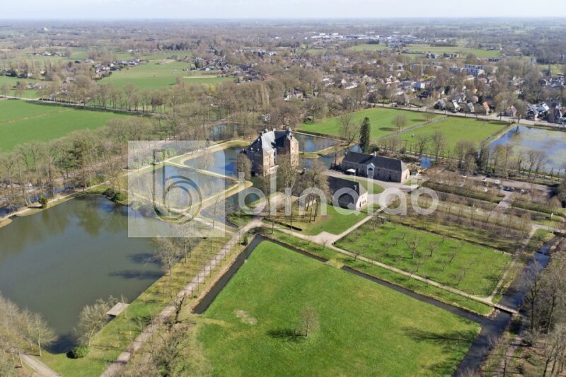 Kasteel-Cannenburch-drone-3