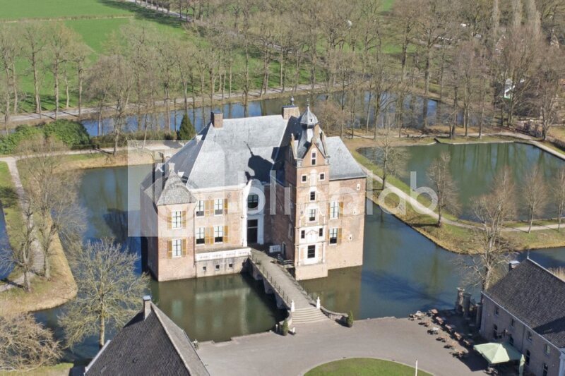 Kasteel-Cannenburch-drone-7