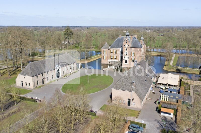 Kasteel-Cannenburch-drone-8