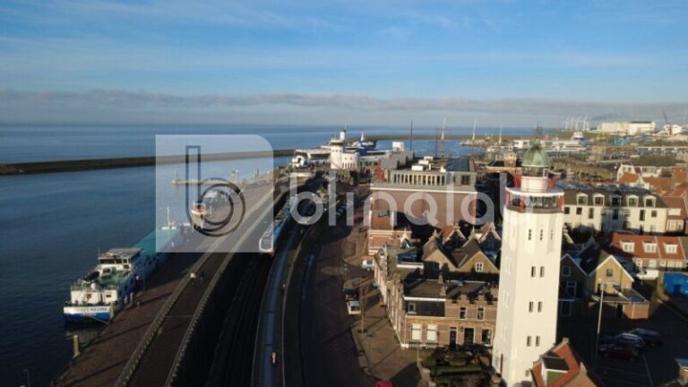 Vuurtoren-en-haven-drone