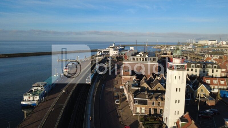 Vuurtoren-en-haven-drone