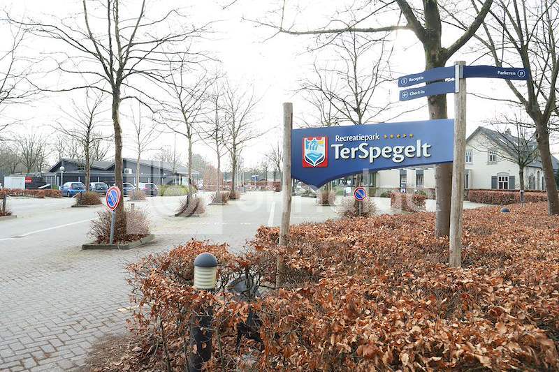 Camping-Ter-spegelt