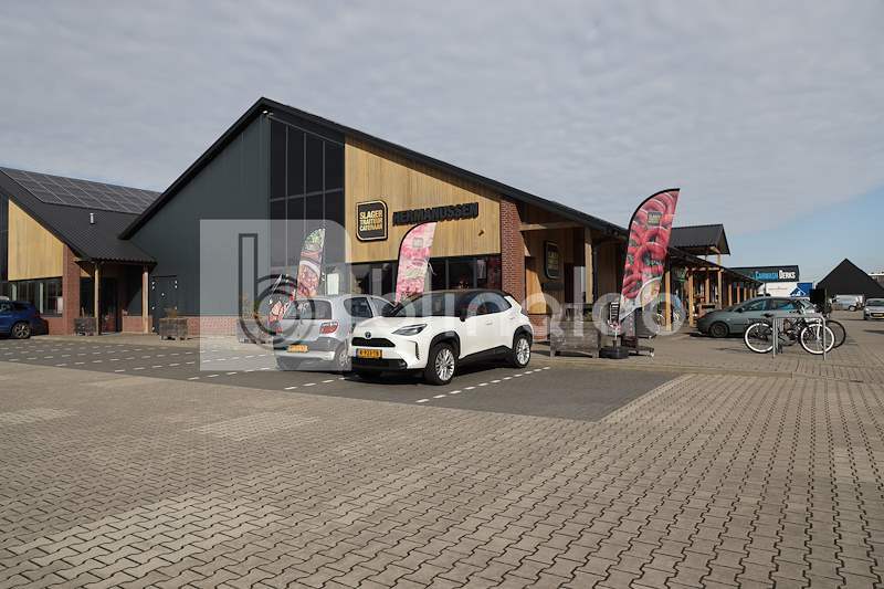 Overasselt_Slager-supermarkt