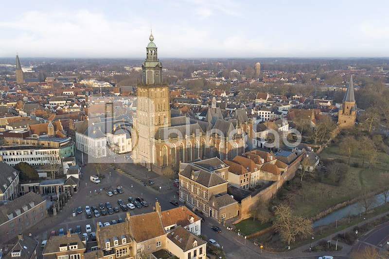 Sint-Walburgiskerk-Drone