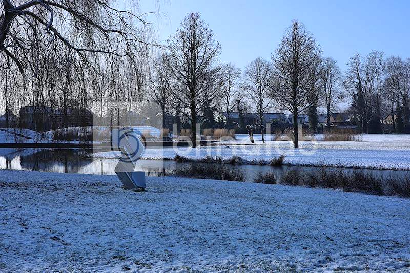 sculptuur-en-vijver
